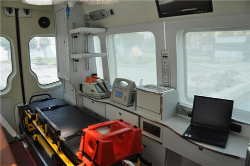 晋中救护车内部